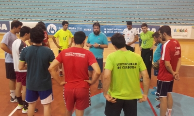 Charla tcnica de Manu Navarro en el entrenamiento de ayer