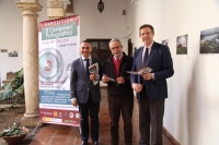 De izquierda a derecha, Alfonso Zamorano, Desiderio Vaquerizo y Eulalio Fernndez, durante la inauguracin de la exposicin.