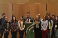 Antonio Manuel Rodrguez y los estudiantes del Laboratorio agradecen el premio recibido