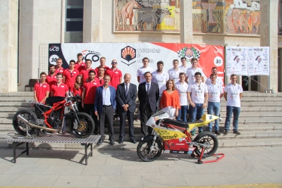 Autoridades junto a los equipos UCO Racing y UCO Electric Racing