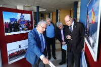 Las autoridades durante el recorrido por la exposicin inaugurada hoy